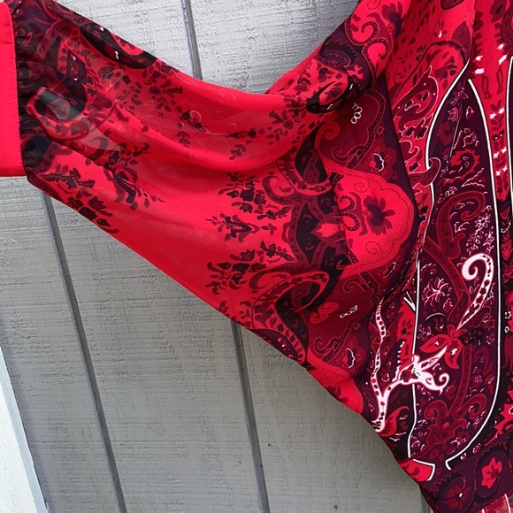Lane Bryant red/black/wh paisley print with embellished neckline size 22 NWT - Picture 3 of 7
